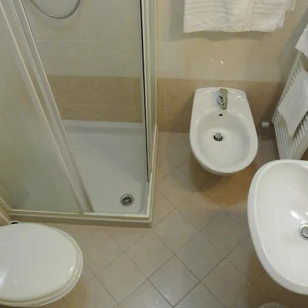 Conero Hotell 2*