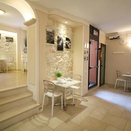Conero Hotell 2*