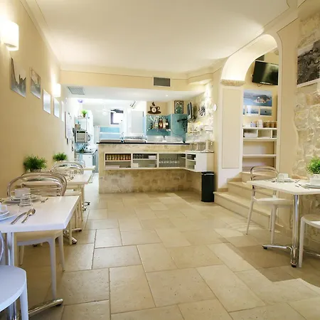 Conero Hotell 2*